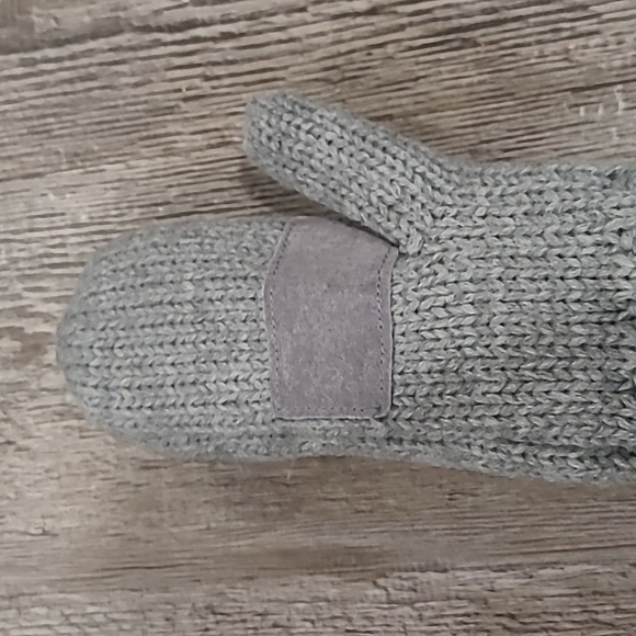 Isotoner Heather Gray Mittons - Picture 5 of 5